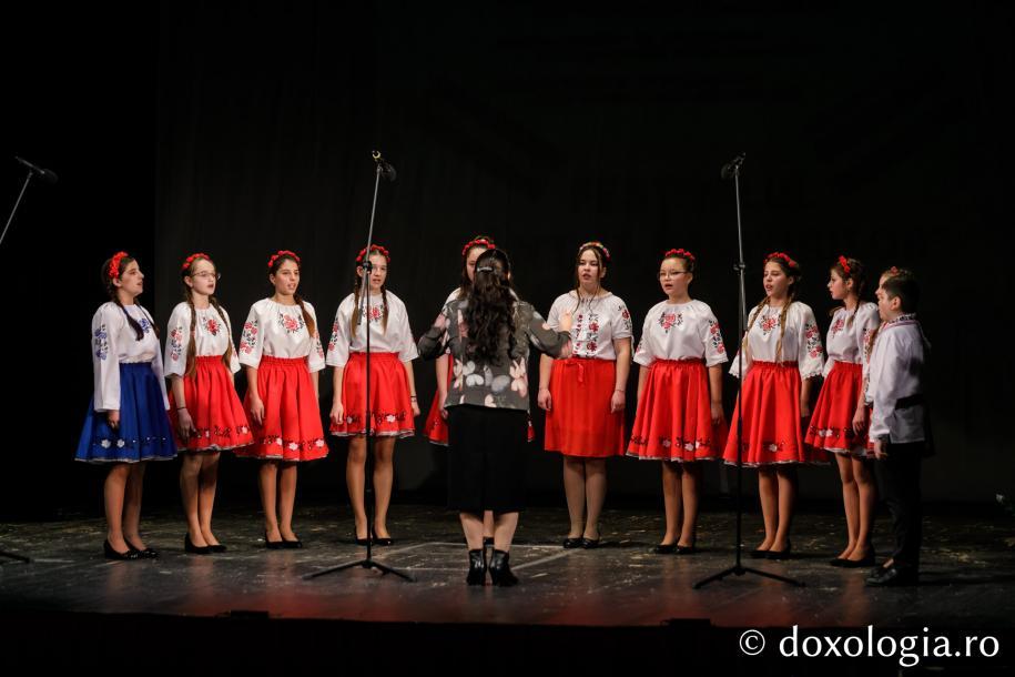 Grupul vocal ,,Mugur, mugurel” al Școlii Gimnaziale Mădârjac (Foto: pr. Silviu Cluci)