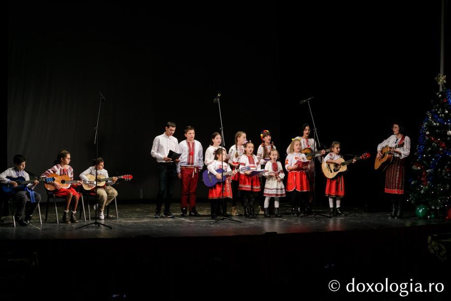 Grupul vocal-instrumental „Garofițele” din Țigănași (Foto: pr. Silviu Cluci)
