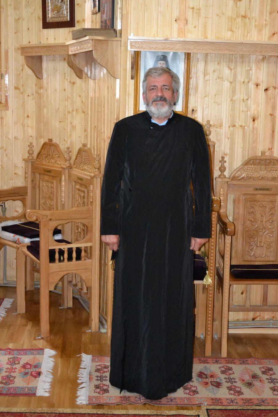 Preotul Holban Mircea Ilie de la Parohia Gura Vaii Vale